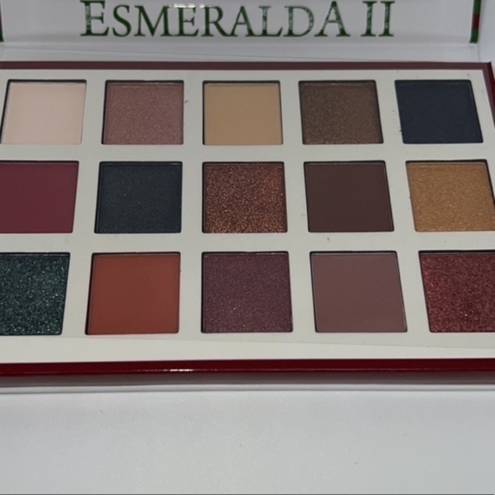ESMERALDA PALETTE II By Beauty Creations - Picture 3 of 5